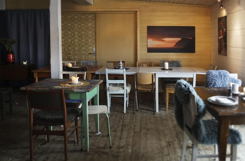Food & Drinks 4, Solsiden Brygge Rorbuer, Vestvågøy