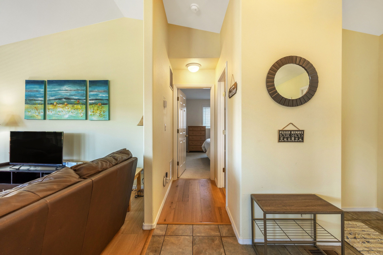 Living area 3, River Ranch 2 Bedroom Home by RedAwning, Hood River