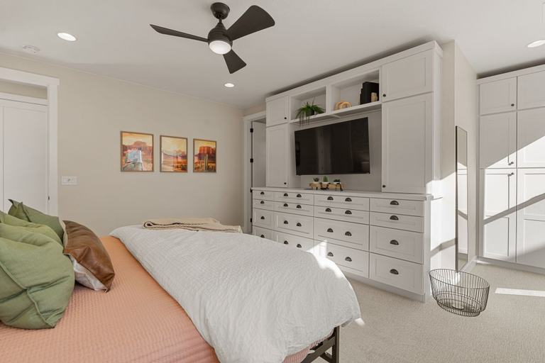 Room 2, Southwest Getaway 6 Bedroom Home, Washington
