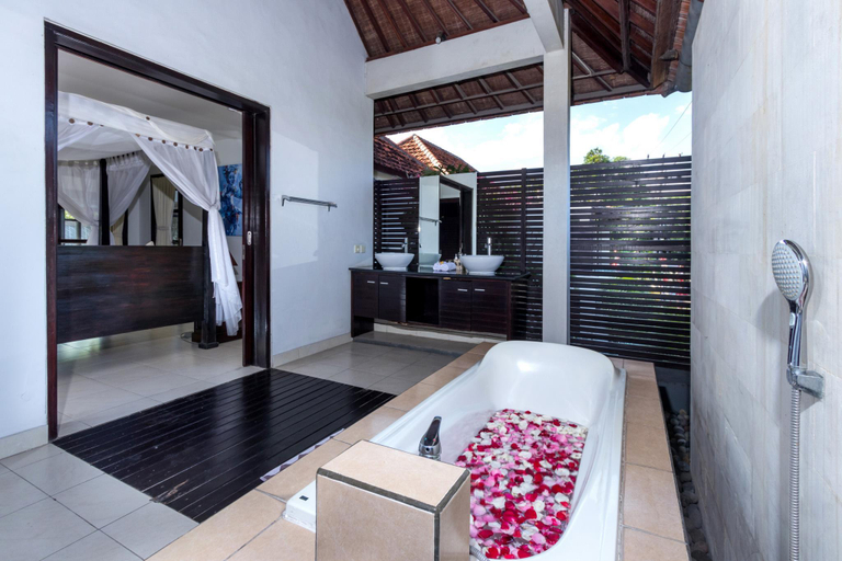 Bathroom 5, Kubu Pratiwi Villa, Badung
