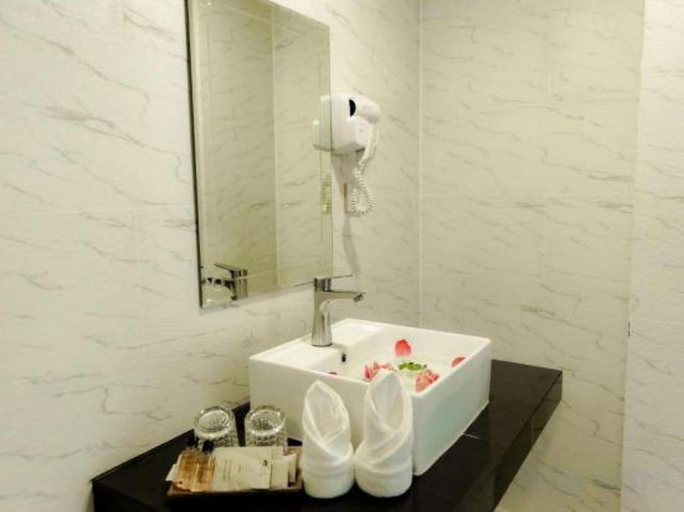 Bathroom 4, Sreng Angkor Hotel, Siem Reap