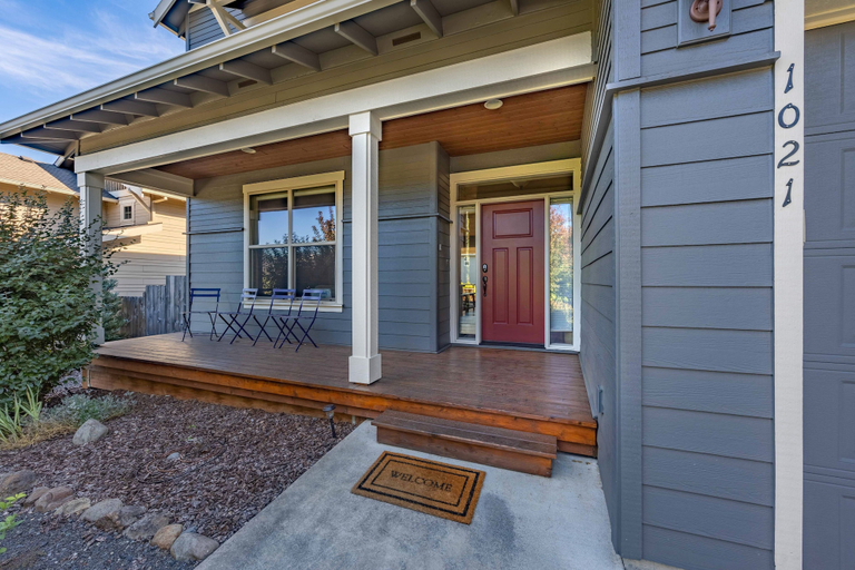 Exterior 3, Redtail 30 Day Minimum 3 Bedroom Home by RedAwning, Hood River