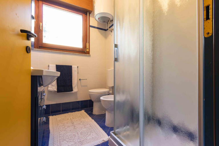 Bathroom 3, Modern apartment close to the beach - By Beahost Rentals, Venezia