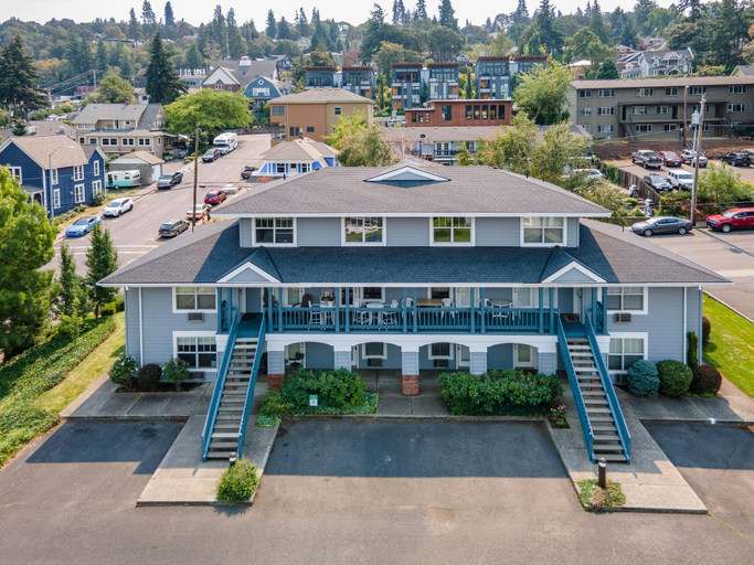 Exterior 2, 04 Lodge 1 Bedroom Condo by RedAwning, Hood River