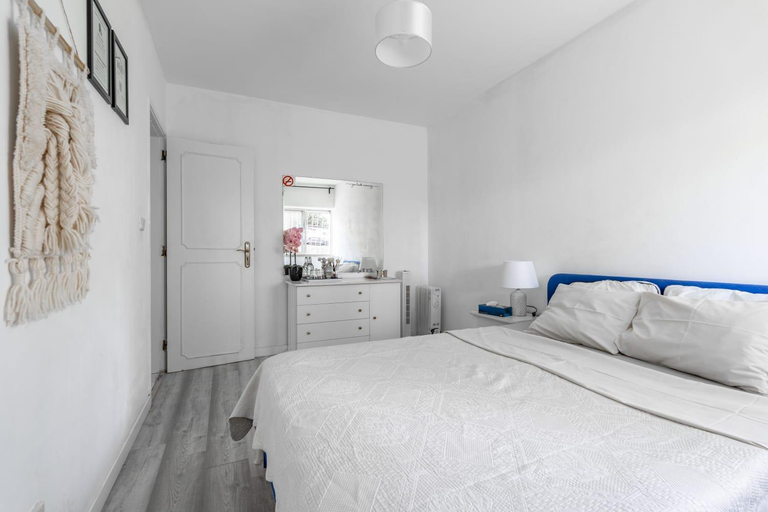 Others 5, Bedroom Tranquility, Loures