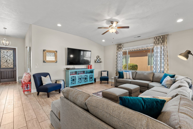 Living area 4, Splash Pad Place #29 3 Bedroom Home, Washington