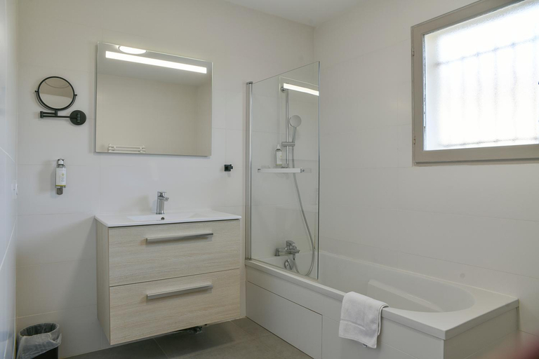 Bathroom 3, Les villas du Domaine de Suzel, Isère