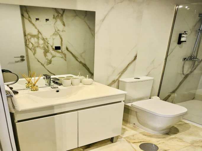 Bathroom 3, Paraiso 2M w AC & Balcony by LovelyStay, Porto