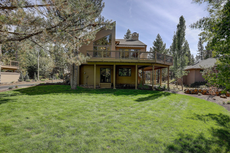 Exterior 4, 15 Big Leaf 3 Bedroom Home by RedAwning, Deschutes