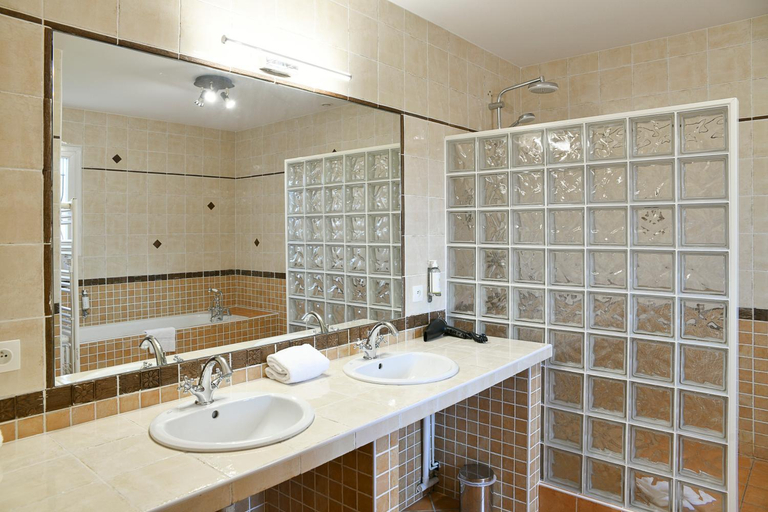 Bathroom 3, Les villas du Domaine de Suzel, Isère