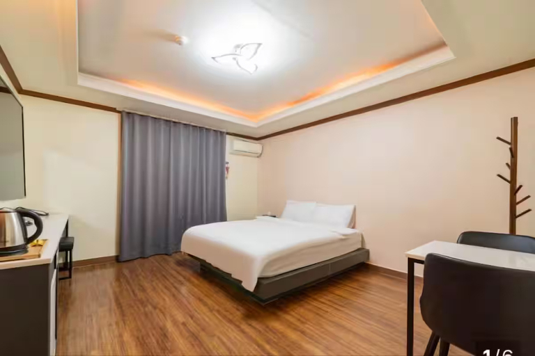 Bedroom 2, Donghae Gloria Hotel, Donghae