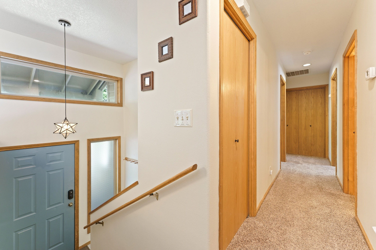 Interior 2, 6 Approach 4 Bedroom Home, Deschutes