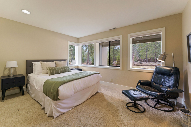 Room 4, 20 Aspen Lane 5 Bedroom Home, Deschutes