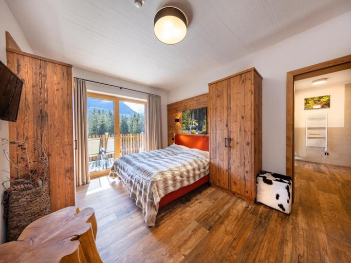 Bedroom 2, Luxury Chalet with Views and Sauna, Zell am See