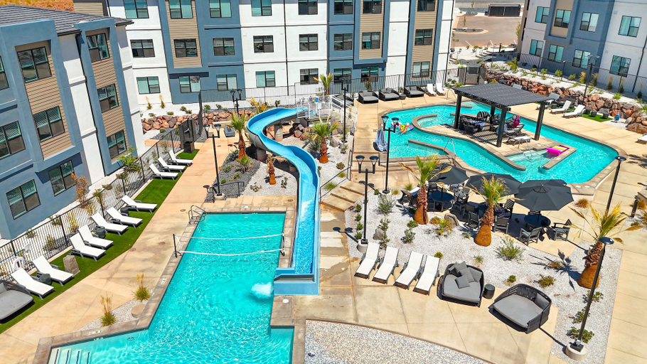Pool 3, Poolside At Terra 2 Bedroom Condo, Washington