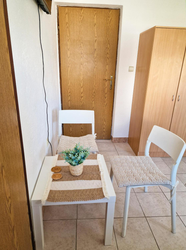 Others 3, Villa Dusper, Okrug