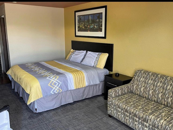 Bedroom 2, Great Western Inn, Tarrant
