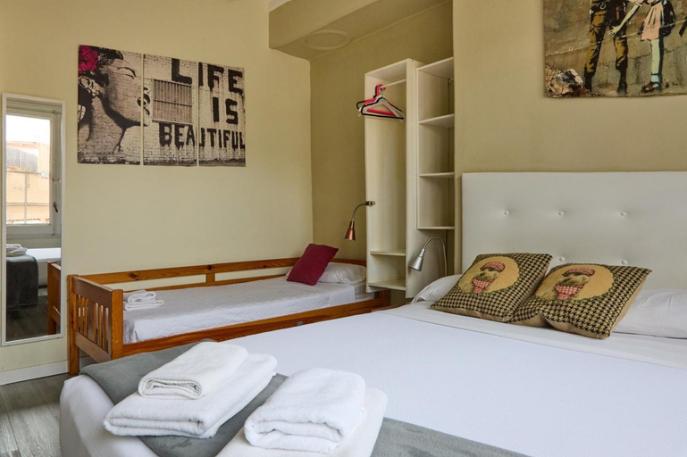 Bedroom 3, WOW! Barcelona Hostel, Barcelona