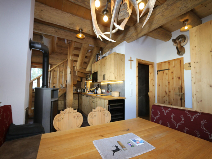 3, Chalet in Wildkogel with Ski-InSki-Out, Zell am See