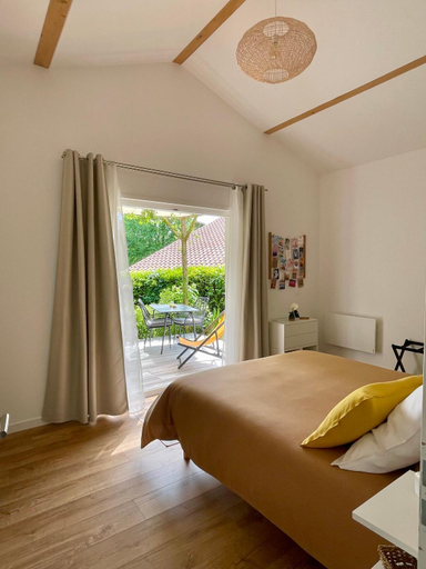 Bedroom 2, HARITZAGA chambre d'hote terrasse & jardin prive, Pyrénées-Atlantiques
