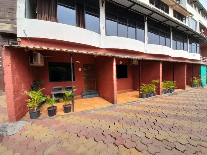 Others 3, HOTEL VALLEYWOOD, Satara