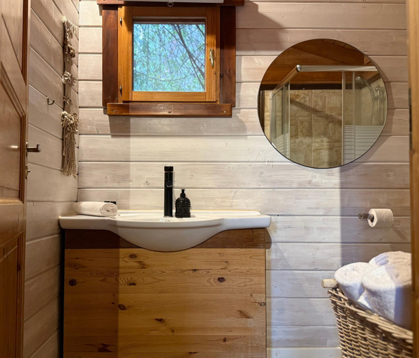 Bathroom 3, wooden Edge Of The Village