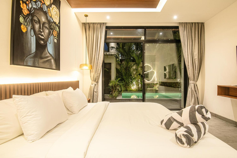 3, Sun-kissed 5BR Haven 400 m From Canggu Surf, Badung