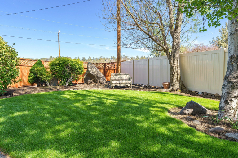 Property grounds 2, Otter Run 3 Bedroom Home, Deschutes