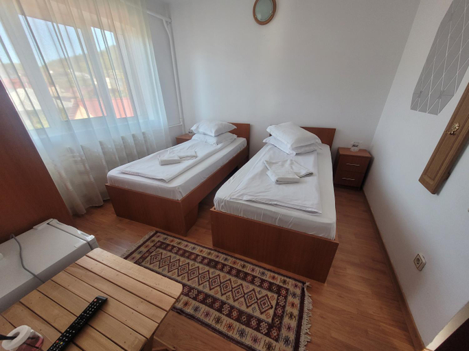 Bedroom 2, Pensiunea Trei Brazi, Targu Ocna