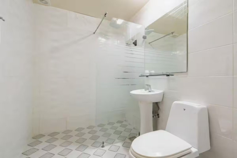 Bathroom 3, Donghae Gloria Hotel, Donghae