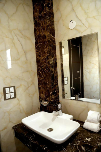 Bathroom 4, Country Inn Hotels and Resorts Vrindavan, Mathura