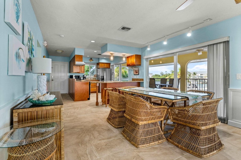 5, Sunset Harbor Waterfront Villa with Dock Cabana Club, Monroe