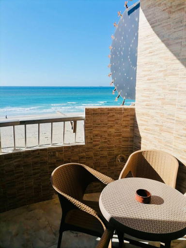 Others 4, family condo with panoramic sea view, Al-'Amriyah