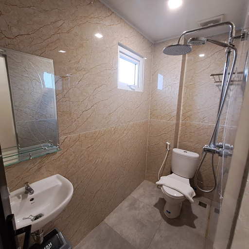 Bathroom 5, TravelBiz Hotel, Medan