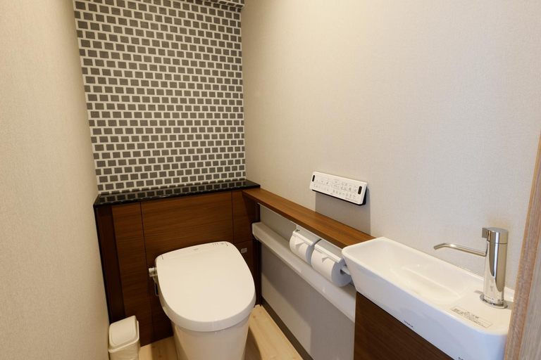 Bathroom 3, Hanamandara, Toyooka