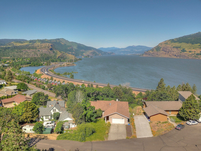 Aerial view, Amber Sunset 3 Bedroom Home by RedAwning, Wasco
