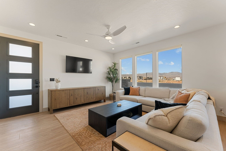 Living area 4, Country Is Cool Again 5 Bedroom Townhouse, Washington