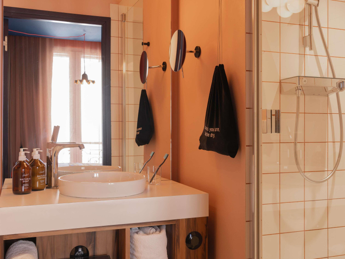 Bathroom 4, 25hours Hotel Paris Terminus Nord, Paris