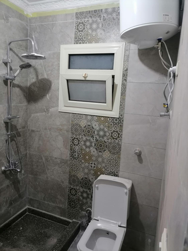 Bathroom, family condo with panoramic sea view, Al-'Amriyah