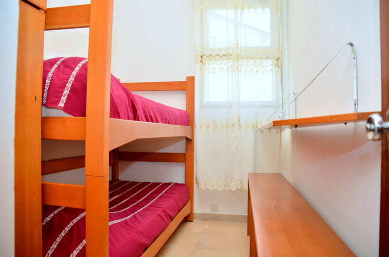 Bedroom 2, Three-Bedroom Villa 150 metres from the beach - By Beahost Rentals, Venezia