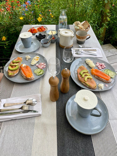 Food & Drinks 5, HARITZAGA chambre d'hote terrasse & jardin prive, Pyrénées-Atlantiques