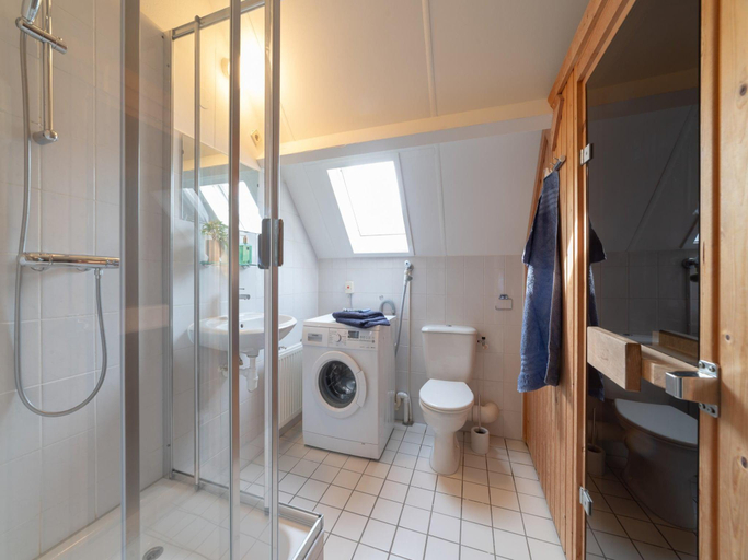Bathroom 3, Holiday Home in Quiet Park for Families, Kapelle