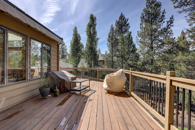 Terrace/patio, 15 Big Leaf 3 Bedroom Home by RedAwning, Deschutes