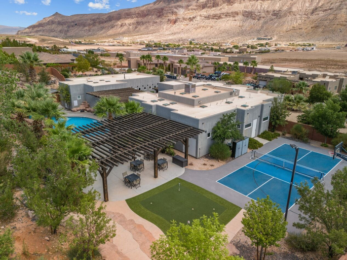 Sport court 2, Mollie's Landing 7 Bedroom Home, Washington