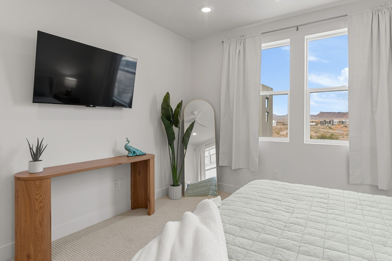 Room 5, Palm Paradise #206 3 Bedroom Condo, Washington