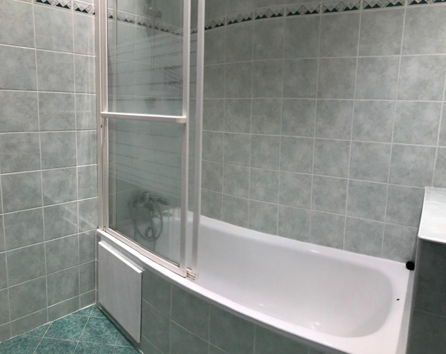 Bathroom 2, L'Appart des îles 🌴, Parking, Netflix & PS4!, Haute-Savoie