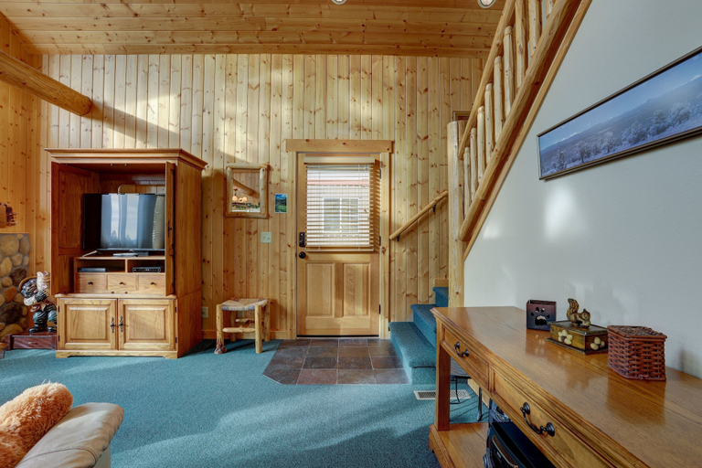 Living area 5, Forest Ridge 2 Bedroom Home by RedAwning, Deschutes