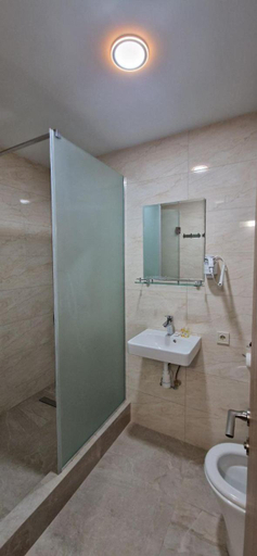 Bathroom 3, Kozatskiy Hotel, Shevchenkivs'kyi