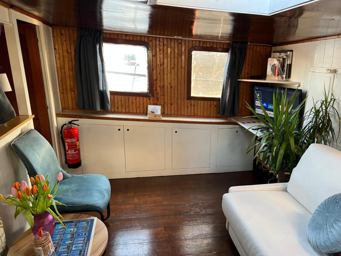 Others 3, B&B Teddy "Prachtig authentiek woonschip uit 1912, 15 minuten van Amsterdam", Zaanstad