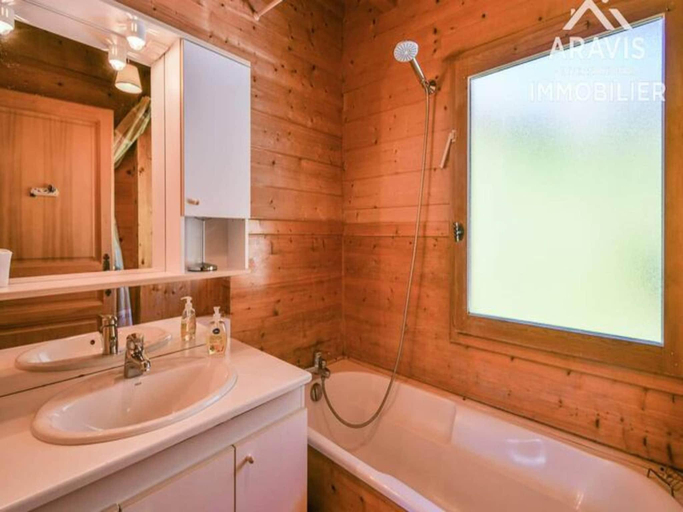 Others 2, Chalet Noisettes, Haute-Savoie